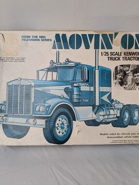 Movin' On Kenworth Truck Tractor Model Kit 1:25 Scale Vintage